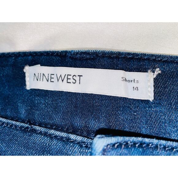 Nine West Denim Cutoff Shorts - Women's Size 14 - Frayed Hem & lots‎ of Stretch - Picture 3 of 8